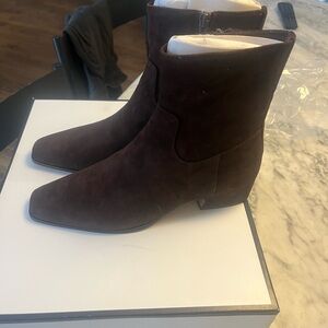 Steve Madden Dusty ankle boot . Size 7.5 NIB chocolate brown suede